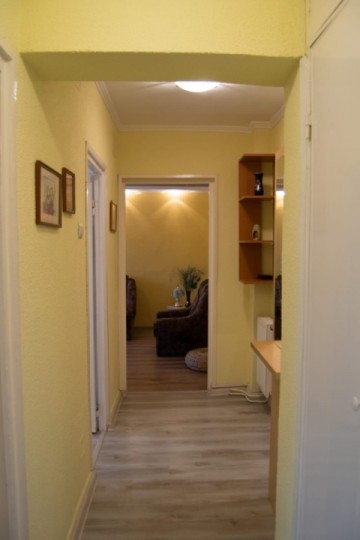 malu-rosu-2-cam-1a-et-24-dec-renovat-mobilat-la-49500-euro-3